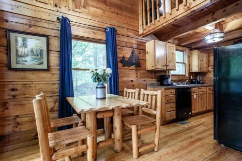 Cabin in the Woods w/ Hot Tub photo 18