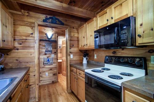 Cabin in the Woods w/ Hot Tub photo 20