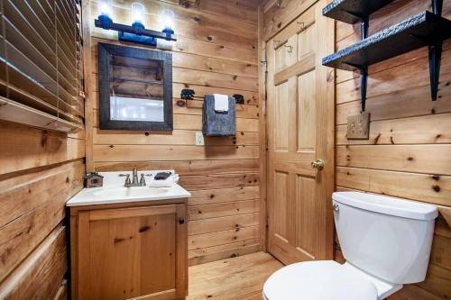 Cabin in the Woods w/ Hot Tub photo 24