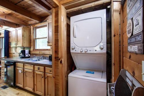 Cabin in the Woods w/ Hot Tub photo 65