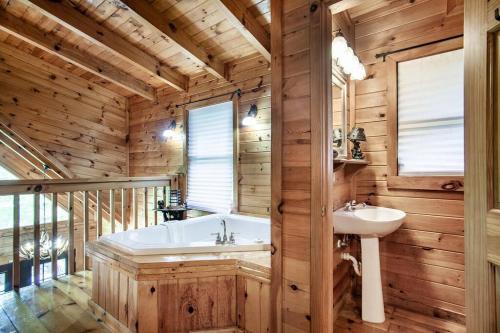 Cabin in the Woods w/ Hot Tub photo 68