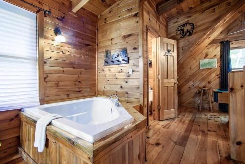 Cabin in the Woods w/ Hot Tub photo 69