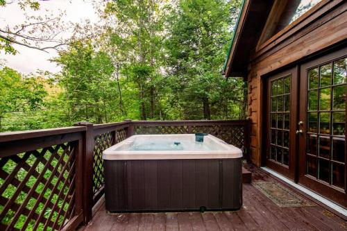 Cabin in the Woods w/ Hot Tub photo 71