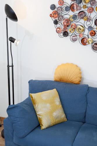 a blue couch with a painting on the wall at Appartamento Piera Rossa in Venice