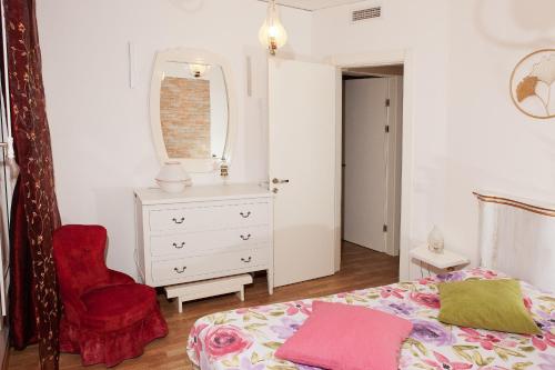 a bedroom with a bed and a dresser and a mirror at Appartamento Piera Rossa in Venice
