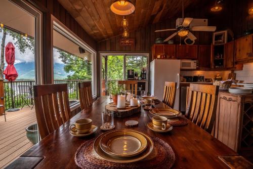 Restauracja lub miejsce do jedzenia w obiekcie The Fraser River's Edge B&B Lodge