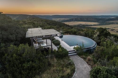 Bazén v ubytování Kariega Game Reserve Ukhozi Lodge nebo v jeho okolí