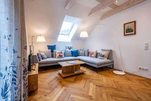 a living room with a couch and a table at Forsthaus Heilsberg in Wiesent