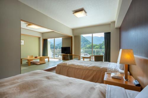 Кровать или кровати в номере Yumoto Fujiya Hotel