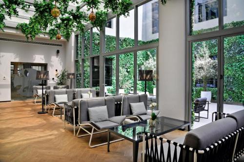 Χώρος καθιστικού στο Lemon Tree Hotel, Jumeirah Dubai