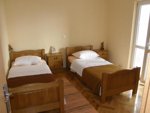 Posteľ alebo postele v izbe v ubytovaní Apartment in Duce with sea view, terrace, air conditioning, washing machine (595-1)