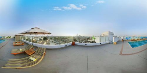 Πισίνα στο ή κοντά στο Lemon Tree Hotel, Jumeirah Dubai