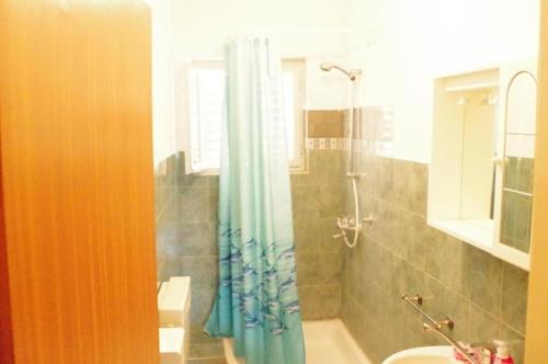 Koupelna v ubytování Apartment in Tisno with sea view, balcony, air conditioning, WiFi (4874-2)
