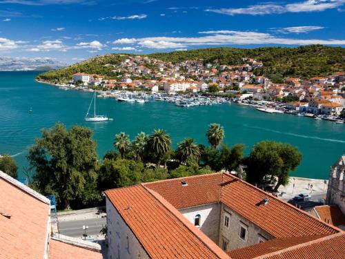 a view of a harbor with boats in the water at Apartment in Slatine with sea view, terrace, air conditioning, Wi-Fi (4782-2) in Slatine