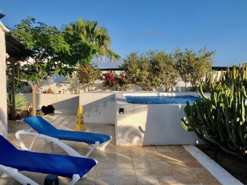 The swimming pool at or close to Villa Mare Bella Chao sea view private heated solar pool AC