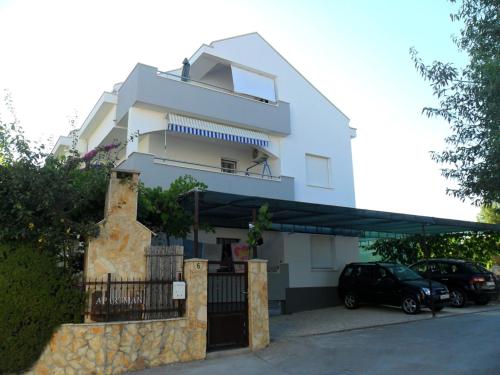 Fotografia z galérie ubytovania Apartment in Okrug Gornji with Seaview, Terrace, Air condition, WIFI (4790-2) v Trogiri