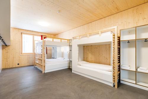 Divstāvu gulta vai divstāvu gultas numurā naktsmītnē Nordic Hostel