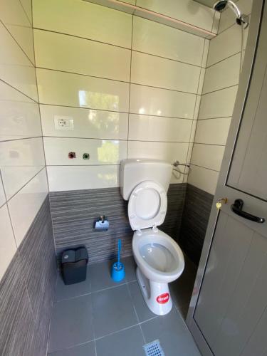 Un baño de The Hood - Shkodra Backpackers Hostel & Day Tours