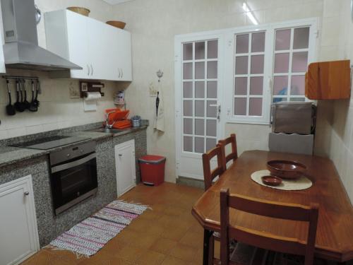 Kuchyňa alebo kuchynka v ubytovaní CASA GONDAR