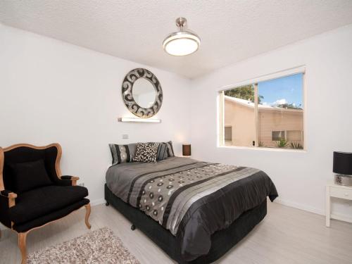 Ένα ή περισσότερα κρεβάτια σε δωμάτιο στο Shoal Court 5 Fabulous location with water views