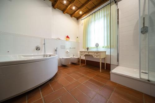 Vonios kambarys apgyvendinimo įstaigoje La Locanda di Sant'Anna