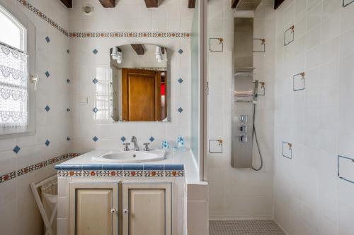 Ванна кімната в Maison de 3 chambres a Bangor a 500 m de la plage avec jardin clos et wifi