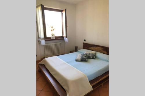 Giường trong phòng chung tại BARDOLINO,LAGO DI GARDA, APPARTAMENTO,vacanze