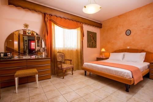 Ένα ή περισσότερα κρεβάτια σε δωμάτιο στο Laylande House