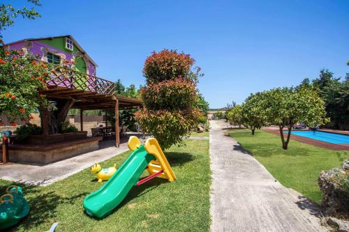 Πισίνα στο ή κοντά στο Laylande House