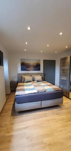 a large bedroom with a large bed in a room at Haus Malta Wohnung 2, 300m zum Strand in Graal-Müritz
