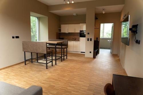 a kitchen and dining room with a table and chairs at Cavallestro Deluxe in Kitzingen