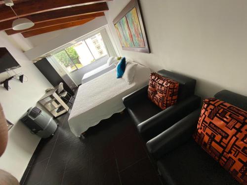 Ein Sitzbereich in der Unterkunft Hotel Lleras Premium #1
