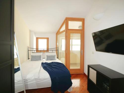 Ένα ή περισσότερα κρεβάτια σε δωμάτιο στο Apartment Sunset by SeeAdria Agency