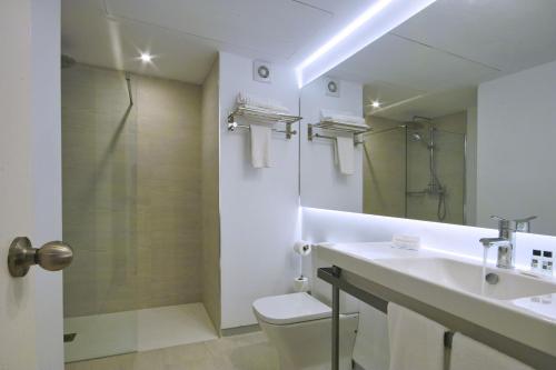 Bathroom sa Balansat Resort