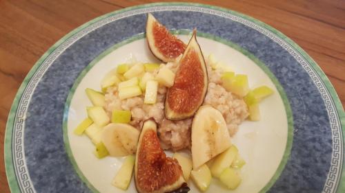 Makanan di atau berdekatan apartmen