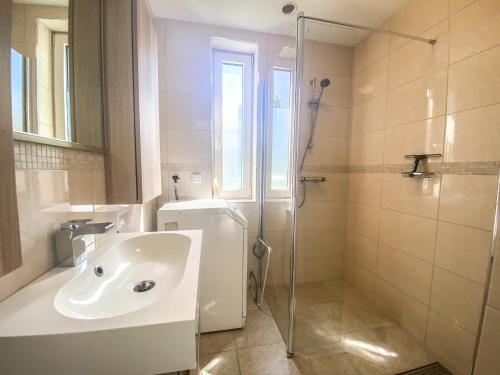 Koupelna v ubytování Landelijk gelegen vakantiehuis Torenzicht OK38