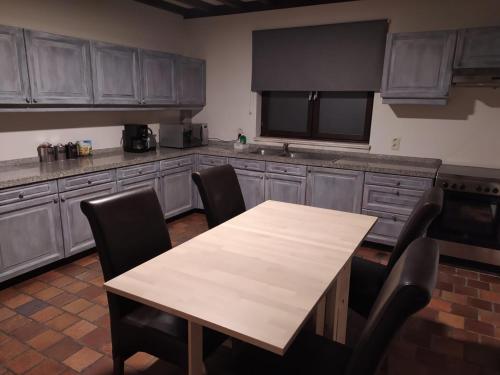 Dapur atau dapur kecil di Surrender three bedrooms