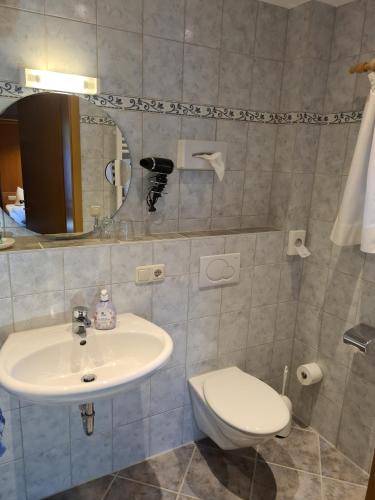 Un baño de Gästehaus Baltram