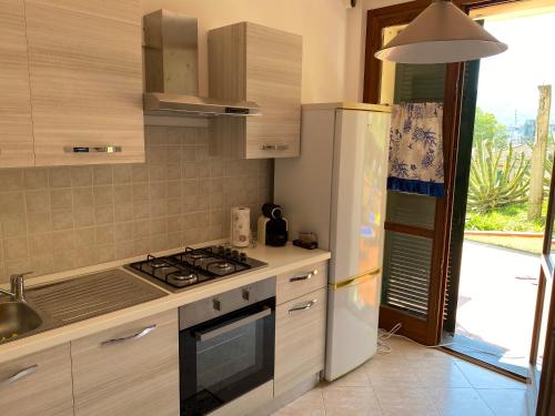 Een keuken of kitchenette bij Cinque Terre Casa Vacanze