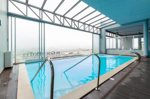 a swimming pool with a large tub in the middle of it at In Gold Hotel & Spa in Águeda