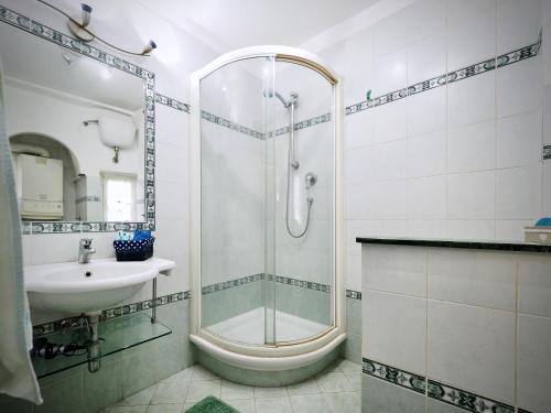 a bathroom with a shower and a sink at DIMORA DEL CARMINE ACQUARIO - GENOVABNB it in Genova