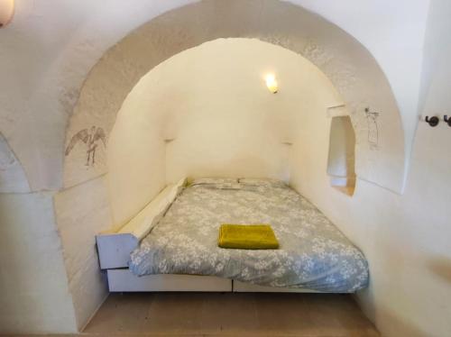 a bedroom with a bed in an arch way at Trullo Cicerone in Martina Franca