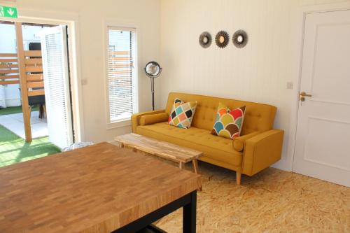 Ein Sitzbereich in der Unterkunft Macs Townhouse Dungarvan