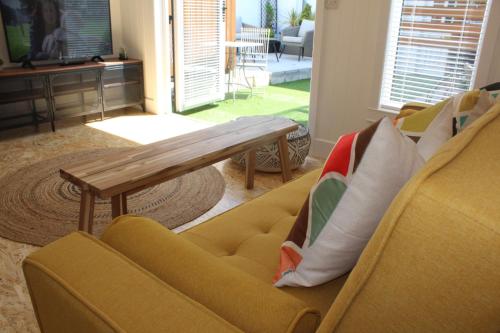 Ein Sitzbereich in der Unterkunft Macs Townhouse Dungarvan
