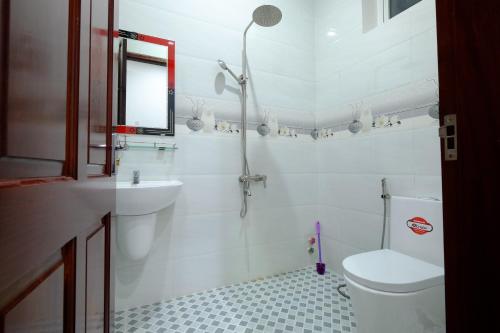 Shiny Villa Vung Tau tesisinde bir banyo