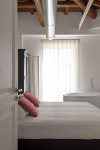 The Silver Lava - design apartment and spa photo 14