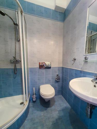 Un baño de Villa Gemini