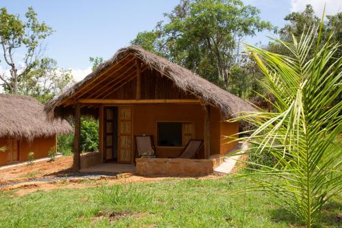 a small hut with a grass roof at Nativo Glamping in Barichara