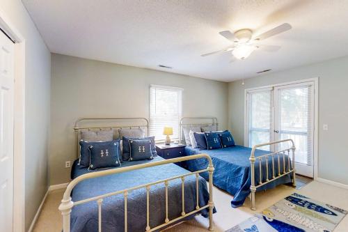 Postel nebo postele na pokoji v ubytování Big Oak Landing