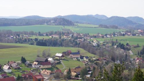 a small town in a green valley with houses at Ferienwohnung Berger in Reinhardtsdorf